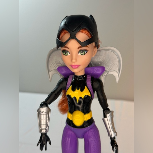 DC Comics Batgirl - Picture 3 of 10